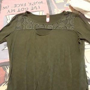 Lace front 3/4 sleeve key hole blouse